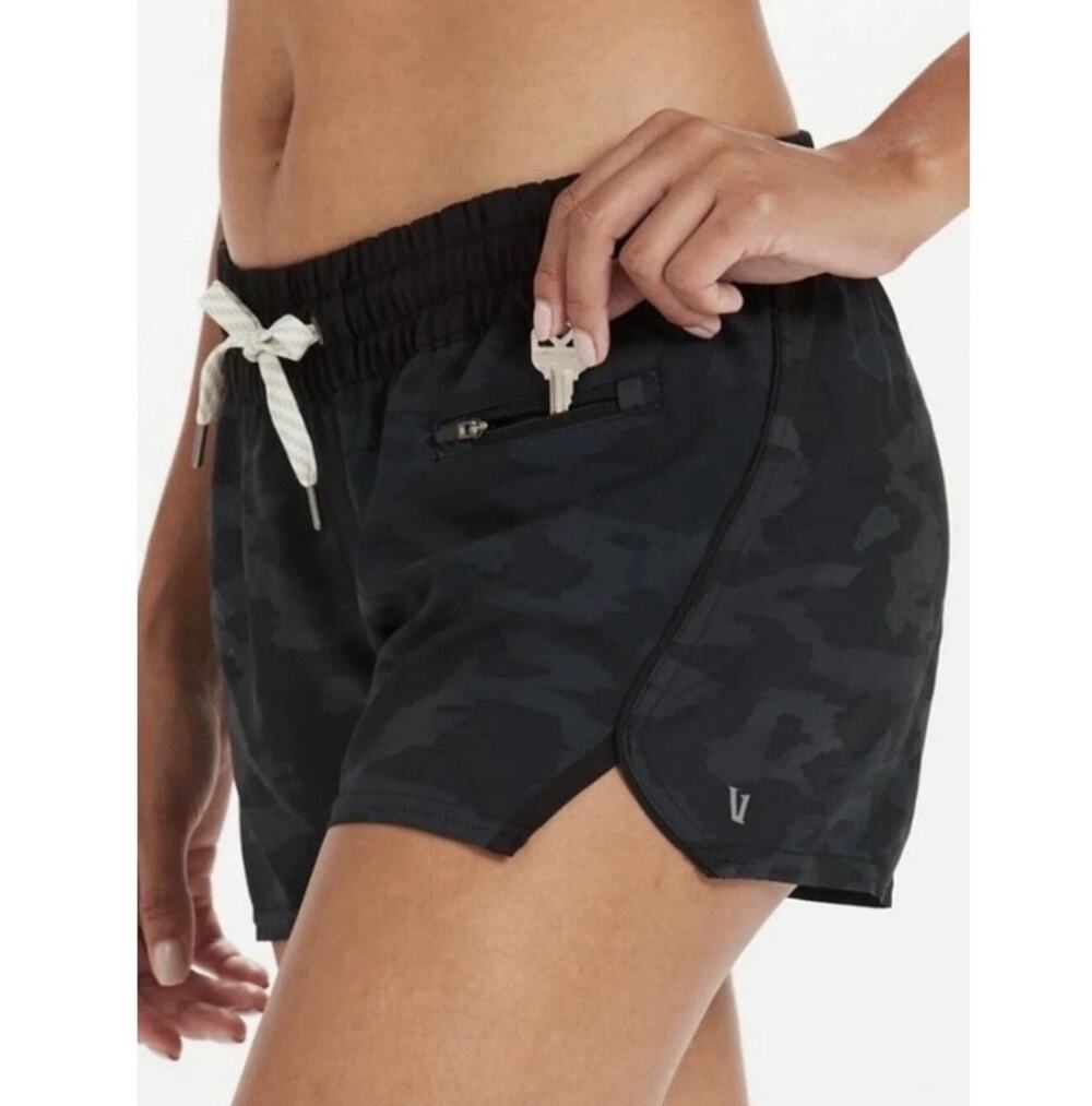 Vuori Clementine Shorts Black Camo Women's Size S Lined 2” Performance Athletic